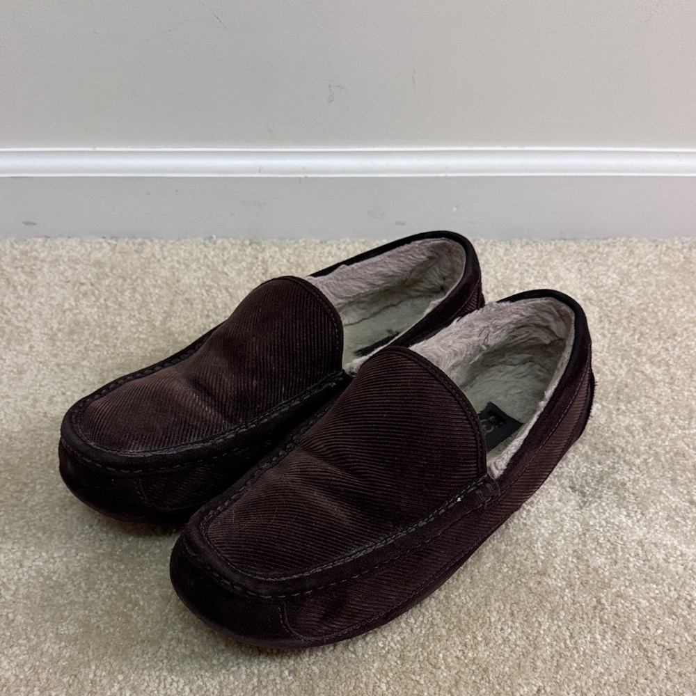 UGG Men's Ascot Slippers - size 10